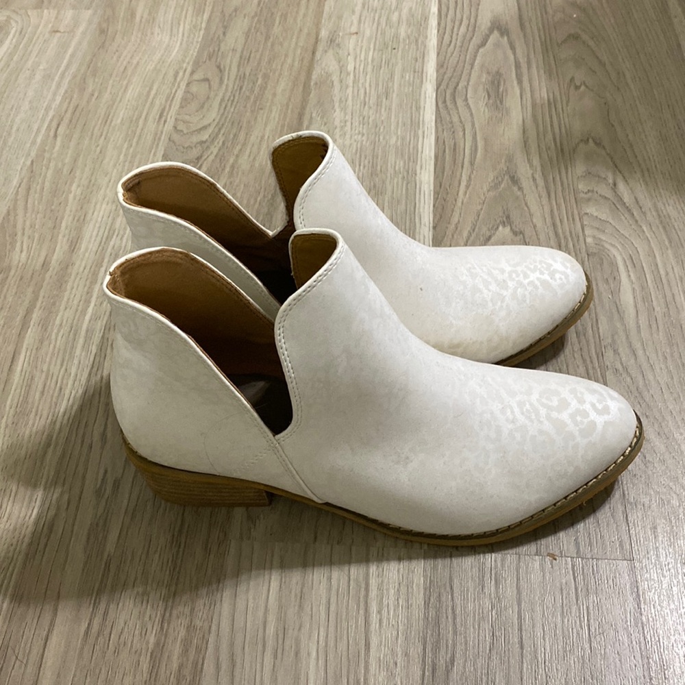 White booties!